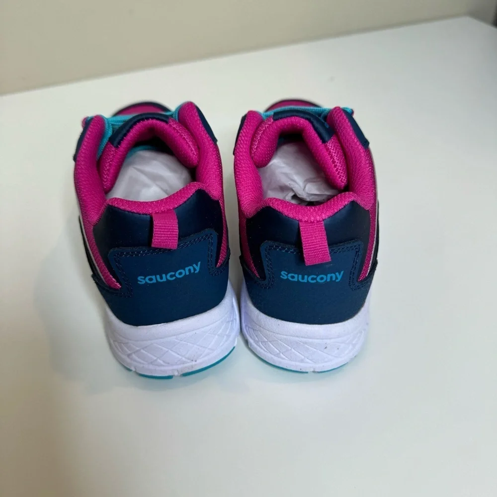 Saucony Kids' Grade School Dash Running Shoes size 3.5